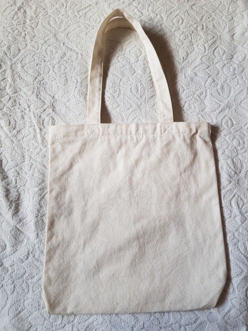 Rip N Dip Tote Bag (Category: Tote Bags) located in Santo Domingo. Submitted by jcobedoza213916 (Listing ID 1461817269, Image 2). Description: Rip N Dip Tote Bag Women's width 13 lenght 14 working zipper under zip 7 good condition color rate 9.5/10 no issue: no pinhole no flaws no discoloration.