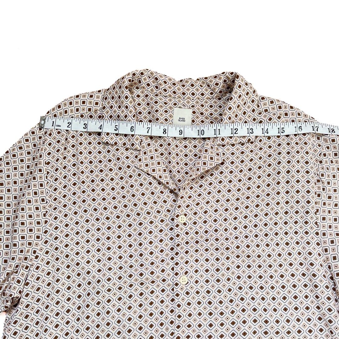 RIVER ISLAND Printed Button Down Polo (Category: Tshirts & Polo Shirts ) located in Quezon City. Submitted by munchandsnore (Listing ID 1461841566, Image 3). Description: sleek, sophisticated MS915E.