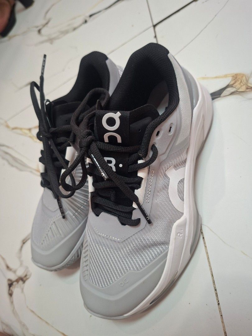 Roger pro fire (Category: Casual Shoes) located in Manila. Submitted by joooohn04 (Listing ID 1462000518, Image 3). Description: Used But not abused Roger Pro Fire Women Size 8 Bought from Japan Price : 6.5k Nalang!! Rfs: Need lang po ng cash.