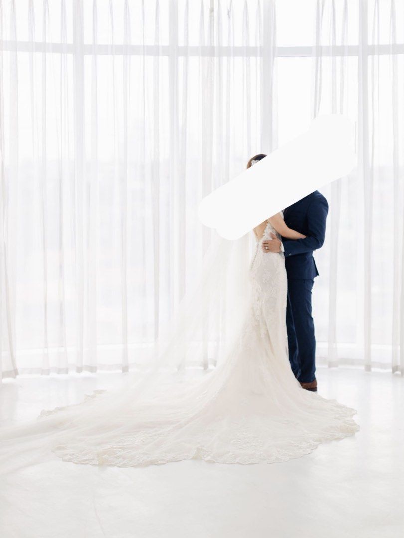 Rosa Clara Wedding Gown worth 200k+ (Category: Evening dresses & gowns) located in Manila. Submitted by lukedca (Listing ID 1461890255, Image 3). Description: Rosa Clara srp 200k+ Used once Complete w/veil and garment bag Negotiable :).