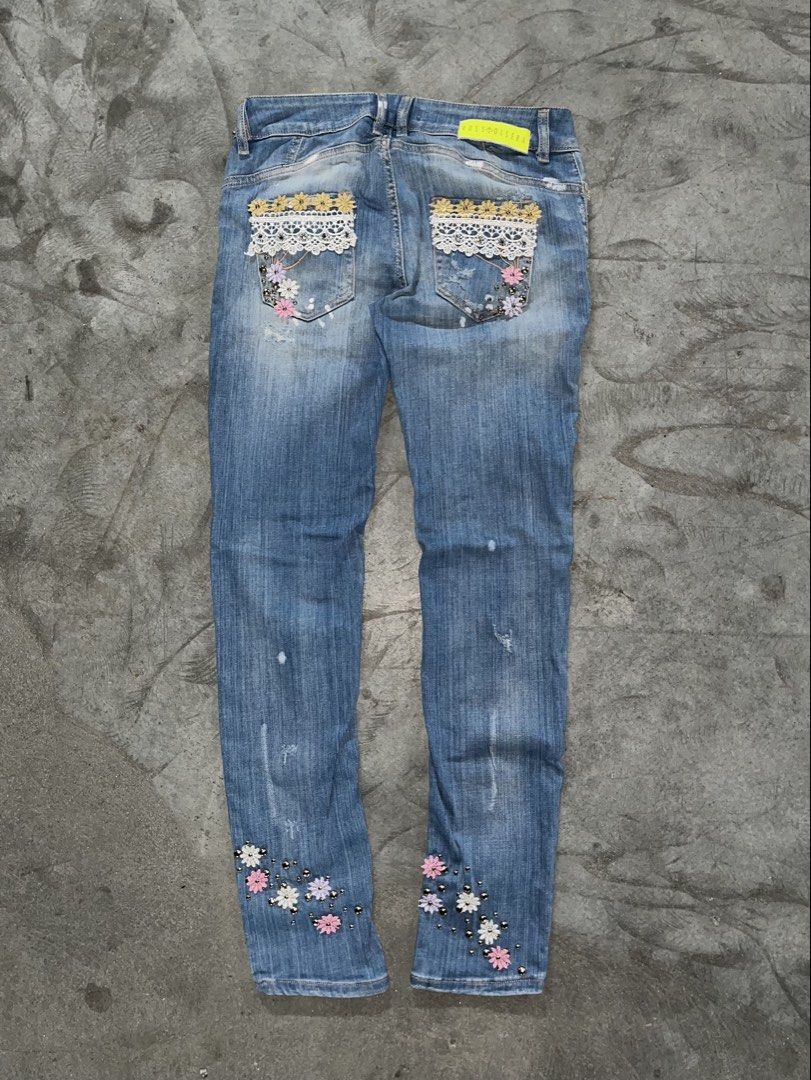 Ross Disera Embellished Distressed Denim Jeans (Category: Jeans) located in Mabalacat. Submitted by bettybey (Listing ID 1461830046, Image 3). Description: HEARING OFFERSSSS brand: Ross Disera lightly washed low rise jeans with floral embroidery, beaded gold embellishments, and subtle distressing. Hearring offersssss, dm for ww😚.