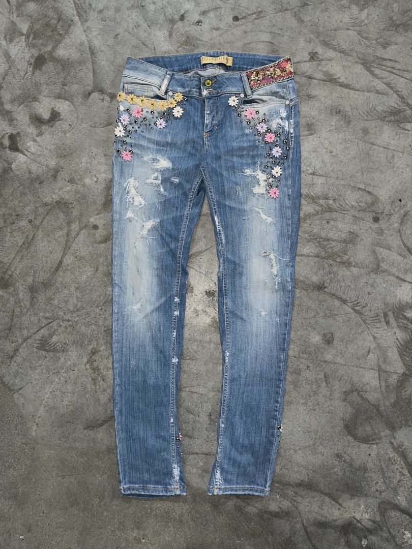 Ross Disera Embellished Distressed Denim Jeans (Category: Jeans) located in Mabalacat. Submitted by bettybey (Listing ID 1461830046, Image 2). Description: HEARING OFFERSSSS brand: Ross Disera lightly washed low rise jeans with floral embroidery, beaded gold embellishments, and subtle distressing. Hearring offersssss, dm for ww😚.