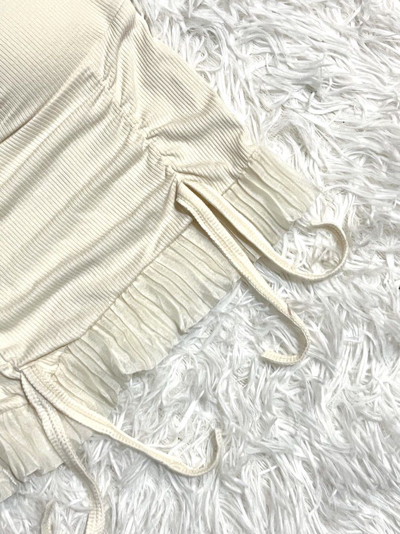 Ruched Padded Top (Category: Blouses) located in Angono. Submitted by lovellyel (Listing ID 1461979147, Image 3). Description: .