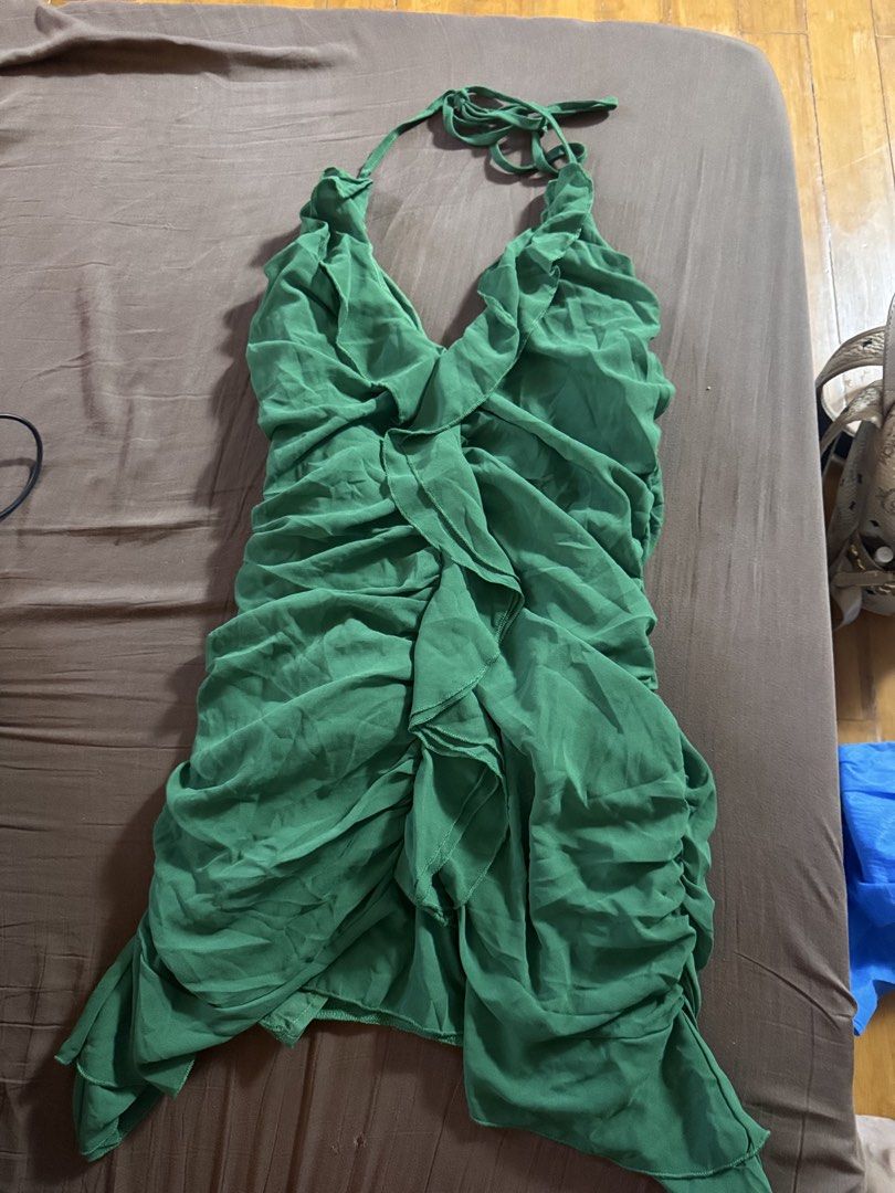 ruffle dress (Category: Dresses) located in Pasig City. Submitted by ce_16 (Listing ID 1461897117, Image 1). Description: never used. size small to med.