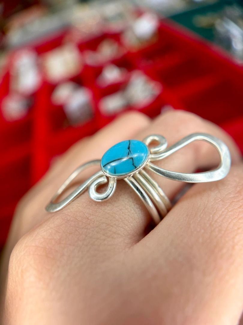 S9 NATURAL TURQUOISE VINTAGE SILVER RING (Category: Rings) located in Baguio. Submitted by asna_taku (Listing ID 1461894375, Image 2). Description: 💙 NATURAL TURQUOISE VINTAGE SILVER RING — ONE-OF-A-KIND CHARACTER ✨ For the collectors of distinctive vintage jewelry! 💎💙 A gorgeous turquoise cabochon set in an artistic vintage silver design, featuring beautiful natural-looking matrix lines that make the stone wonderfully unique. No two stones ha