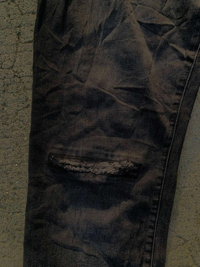 Saint laurent (Category: Jeans) located in Davao. Submitted by terrencefinds (Listing ID 1461868262, Image 2). Description: No issue at all Excellent no washtag Size -34.