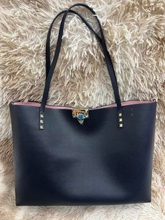 (Category: ) located in . Submitted by bagsandshoesmanymore (Listing ID 1461902095, Image 1). Description: .