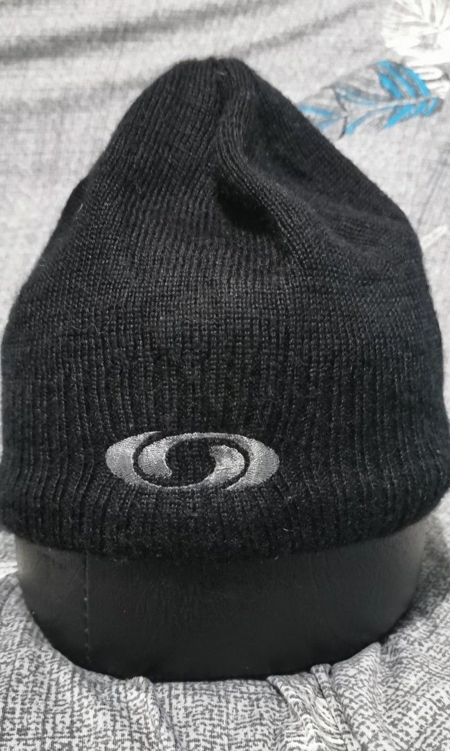 Salmon Black beanie (Category: Beanies) located in San Jose. Submitted by thrift_ni_sir (Listing ID 1461955066, Image 2). Description: Excellent condition MOD j&t Add shipping fee MOP gcash.