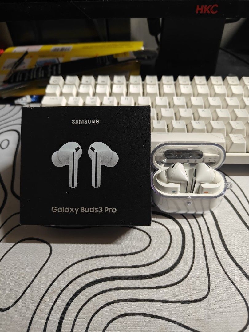 SAMSUNG GALAXY BUDS 3 PRO (Category: Samsung) located in Manila. Submitted by kishaxx00175111 (Listing ID 1461886924, Image 1). Description: SAMSUNG GALAXY BUDS 3 PRO USED GOOD CONDITION COMPLETE BOX UNUSED CABLE WHITE WITH CLEAR CASE SELLING FOR ONLY 4890 MANILA TAYUMAN.