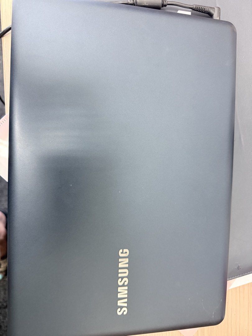 Samsung Laptop - Intel Pentium 4405U - Windows 10 （分類：手提電腦）位於 Hong Kong。 由 fzws8ns2m7 提交（商品編號 1461849660，圖片 1）。簡介： Selling a Samsung laptop. It has an Intel Pentium 4405U processor running at 2.10GHz. Comes with 4GB RAM. The operating system is Windows 10 Home. Screen size is 11.6 inches. Great for everyday tasks.。