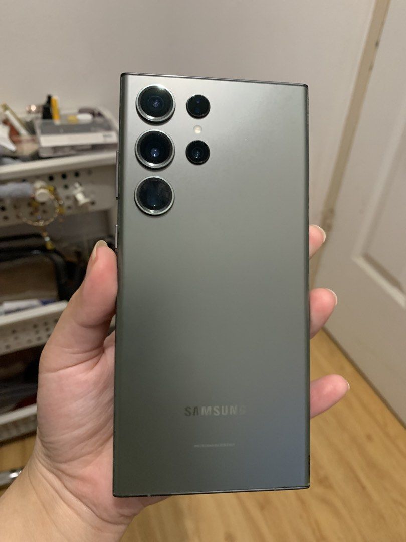 SAMSUNG S23 ULTRA 1TB (Category: Samsung) located in Quezon City. Submitted by cheeyans_preloved (Listing ID 1462016306, Image 1). Description: Lady-owned Samsung S23 Ultra 1TB No issues RFS: Upgrading model, OPEN TO SWAP (samsung only) Negotiable if sure buyer Honest detail; Battery and screen newly replaced (battery is original type, screen is class A) Not yet updated to latest OS. New screen partly covers front cam (working but with slight vig