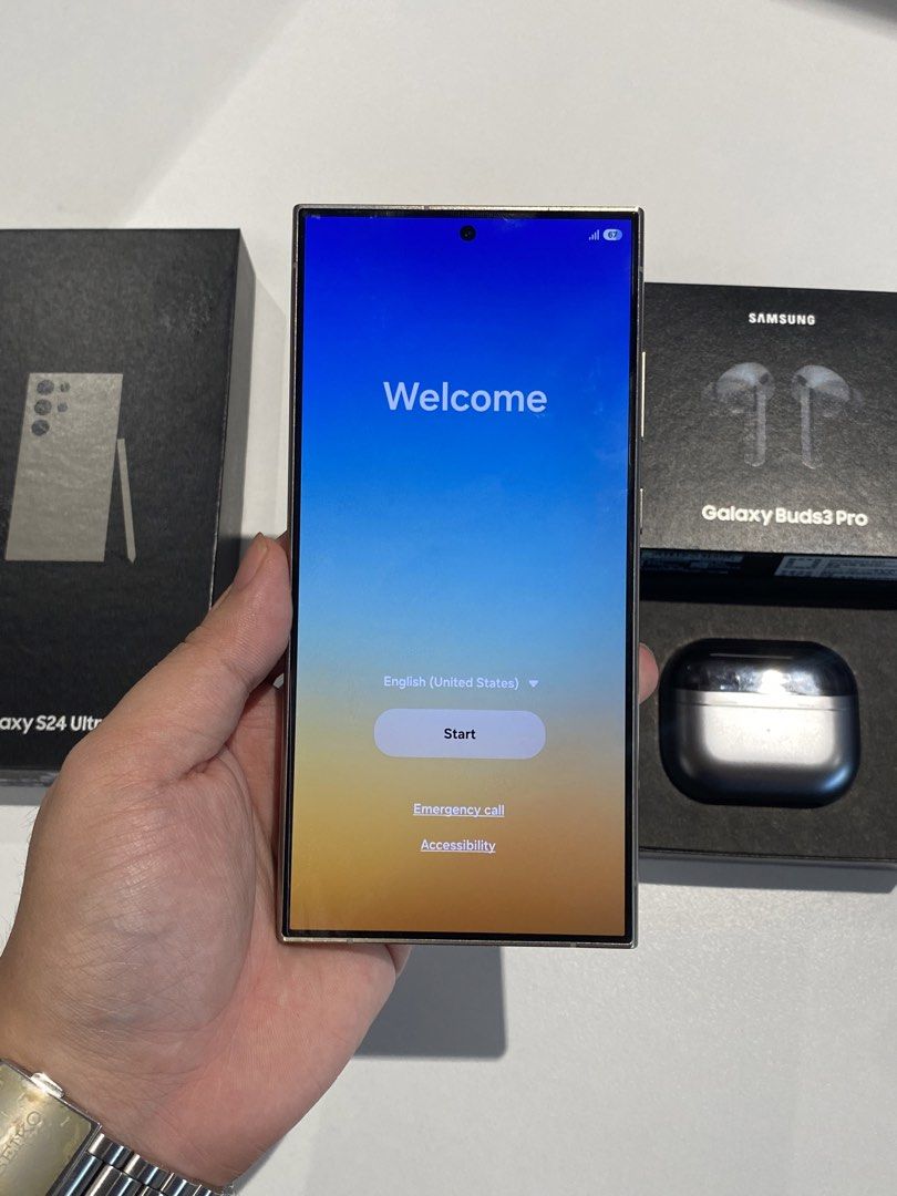 Samsung s24 ultra 256gb Titanium Gray (Category: Samsung) located in Manila. Submitted by johnpaulc41844 (Listing ID 1462027158, Image 1). Description: 90% smooth (Very minimal scratches) Smartlocked but will be openline on Sep25 No issue No history of repair Add 3k only for Galaxy Buds3 Pro Loc: marikina/bgc .