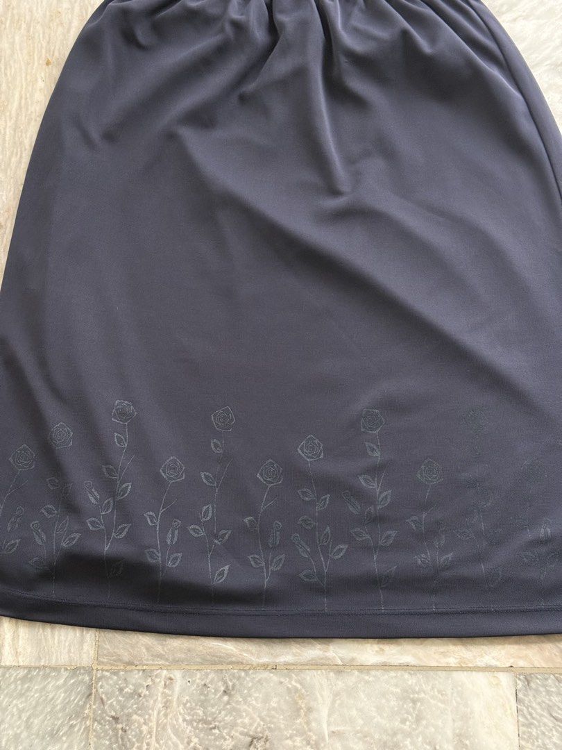 Sazugya Skirt Slip Size L with Rose Pattern (Category: Skirts) located in San Mateo. Submitted by aifoslvdr (Listing ID 1461833106, Image 2). Description: - Sazugya dark grey skirt slip - Size: L.