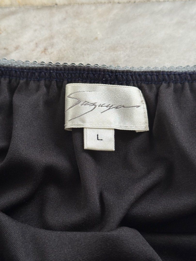 Sazugya Skirt Slip Size L with Rose Pattern (Category: Skirts) located in San Mateo. Submitted by aifoslvdr (Listing ID 1461833106, Image 3). Description: - Sazugya dark grey skirt slip - Size: L.