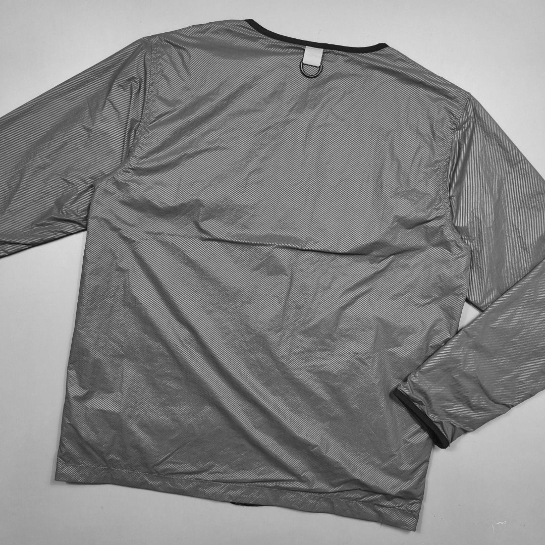 SCENE MULTIPOCKET FIELD JACKET (Category: Coats, Jackets and Outerwear) located in Baguio. Submitted by curatedandselected (Listing ID 1461899931, Image 3). Description: Size: large Dimes: 23W x 27L Condition: 9.5/10 Fabric: nylon.