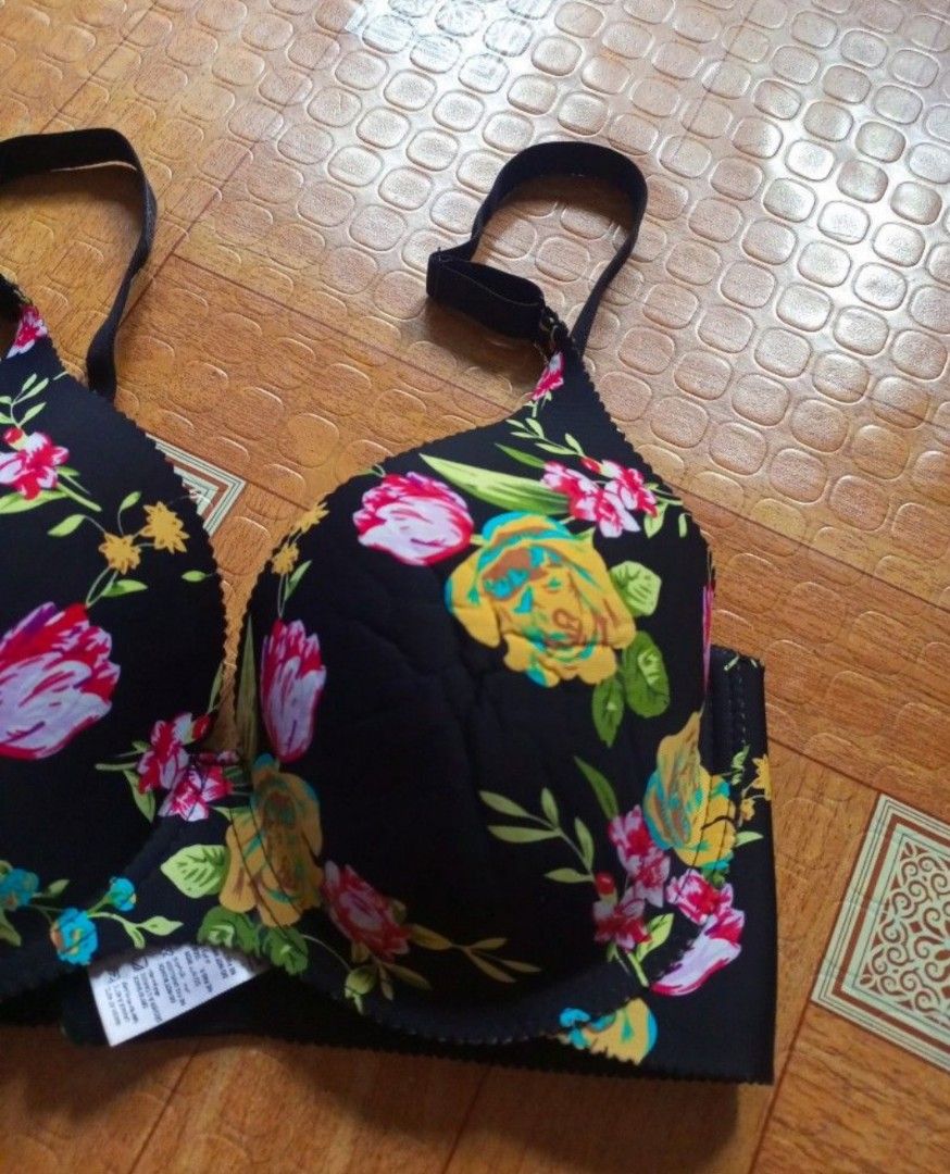 Seamless Floral Bra Size:34B (Category: Undergarments & Loungewear) located in Navotas City. Submitted by vanilla_sandalwood (Listing ID 1461808172, Image 1). Description: -Brand: Shayaway -Size: 34B -Like New -Seamless Floral -Underwire -Regular Pads.