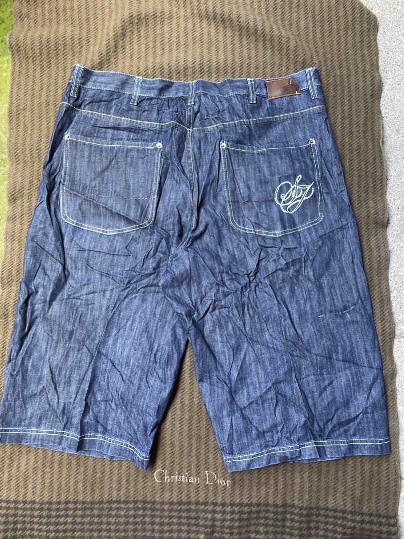 Sean John Denim Shorts Size 40 (Category: Shorts) located in Siniloan. Submitted by rethr1ft (Listing ID 1461842779, Image 1). Description: - 40 waist / 29 length / 12.5 hem - Brand: Sean John - Size: 40 - Material: 100% Cotton - Color: Classic Blue Wash with White Stitching - Features: Embroidered Sean John logo on back pocket - Origin: Made in Hong Kong - Style: Great for casual wear.