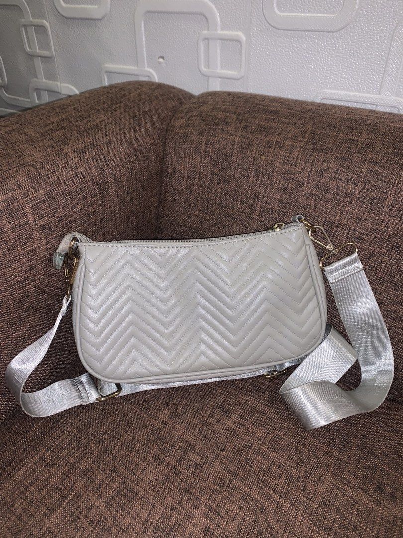 Secosana Crossbody Bag (Category: Cross-body Bags) located in Manila. Submitted by jei_sol (Listing ID 1461911891, Image 2). Description: - Secosana grey crossbody bag - Stylish chevron quilted exterior - Multiple interior compartments for organization - Interior zip pocket for secure storage - Detachable and adjustable strap for versatile wear - Elegant gold-tone hardware - Ideal for everyday use.