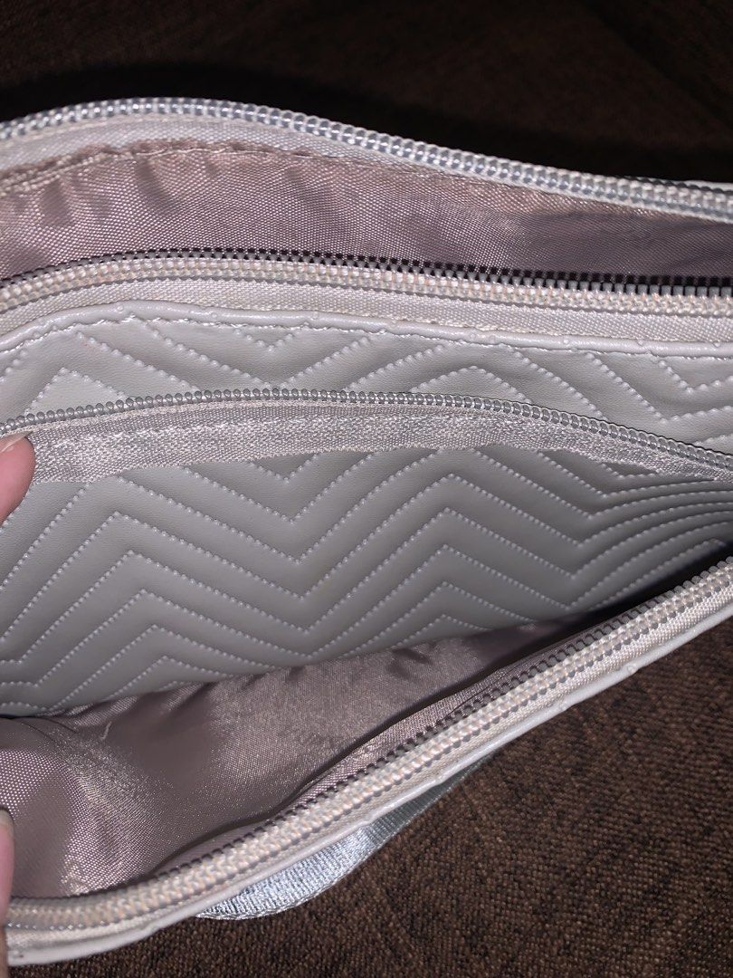 Secosana Crossbody Bag (Category: Cross-body Bags) located in Manila. Submitted by jei_sol (Listing ID 1461911891, Image 3). Description: - Secosana grey crossbody bag - Stylish chevron quilted exterior - Multiple interior compartments for organization - Interior zip pocket for secure storage - Detachable and adjustable strap for versatile wear - Elegant gold-tone hardware - Ideal for everyday use.