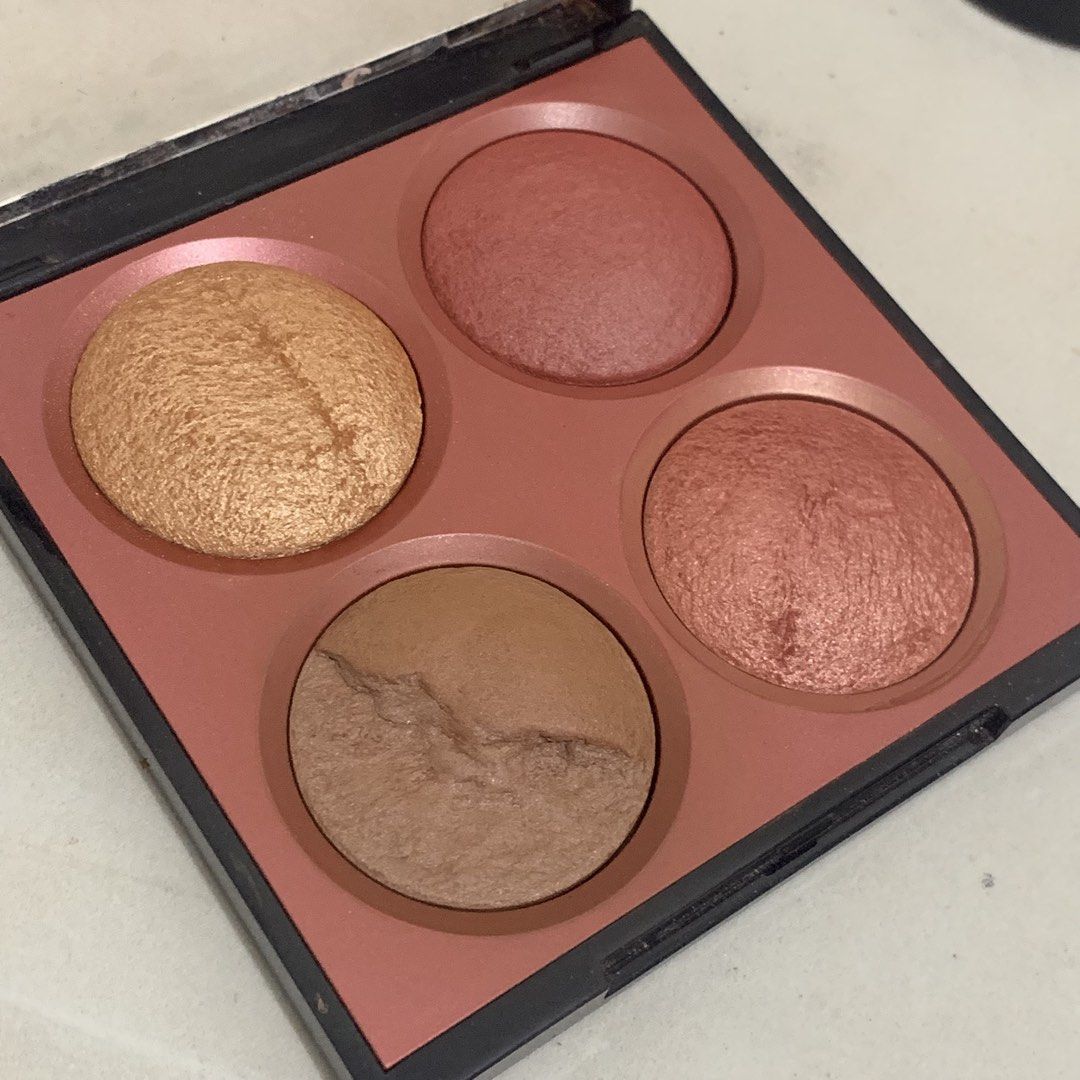 SEPHORA Microsmooth Captivate Multi-Use Face Palette (Category: Makeup) located in San Pascual. Submitted by khatpeachy89p08 (Listing ID 1461804546, Image 3). Description: - SEPHORA Microsmooth Captivate Palette - Multi-tasking face powders: Blush, Bronzer, Highlighter - Lightweight formula, blends effortlessly - Made with 73% recycled plastic - Fragrance-free & Mineral oil-free - Dermatologically tested - Vegan.