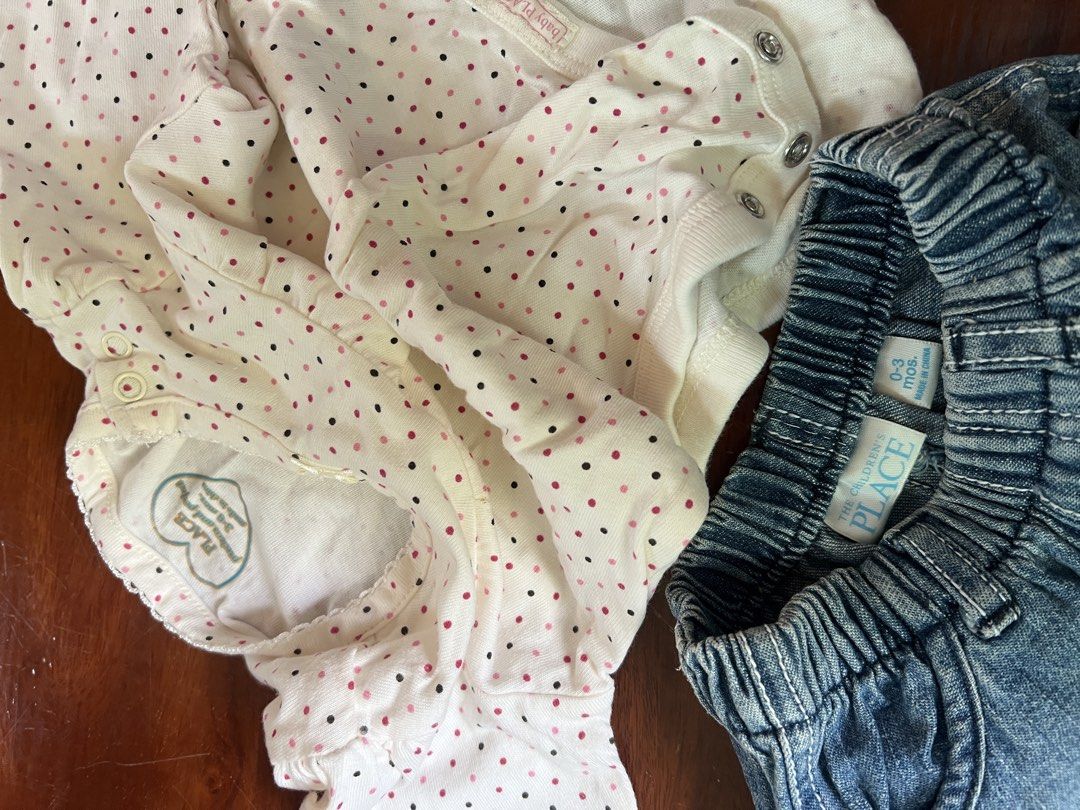 Set 3-6mos baby (Category: Babies & Kids Fashion) located in Amadeo. Submitted by mavmadel (Listing ID 1461871907, Image 2). Description: New but washed -top 3-6mos on tag -buttom 0-3on tag runs big Take All only.