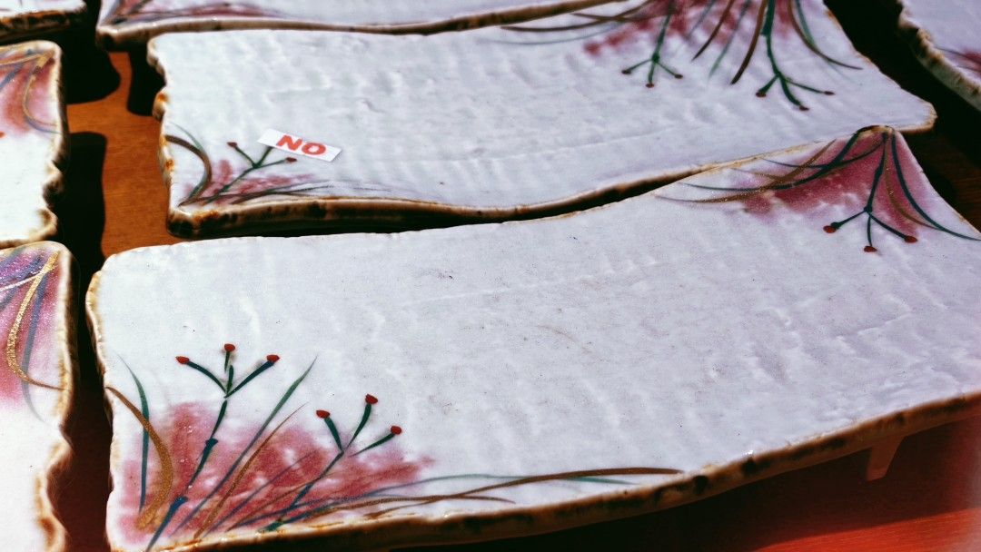 Set of 6 Rectangular Ceramic Plates with Floral Design (Category: Dinnerware & Cutlery) located in Bulacan. Submitted by babz30261 (Listing ID 1461919958, Image 1). Description: Selling a set of 6 rectangular ceramic plates. Each plate has a unique floral design with red and green accents, and a gold trim. The edges are slightly irregular, giving them a handmade feel. Great for serving appetizers or small dishes. Perfect for adding a decorative t