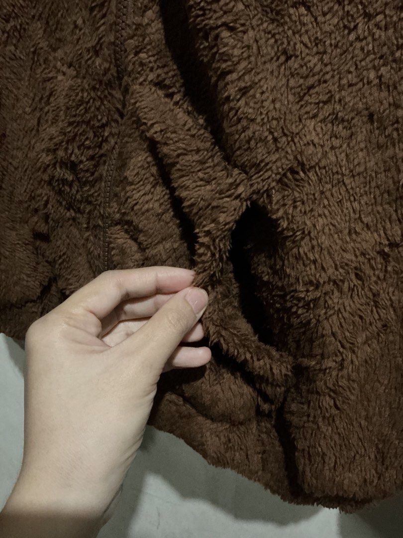 SHEIN FUR HOODED SWEATER (Category: Coats, Jackets and Outerwear) located in Dagupan City. Submitted by trendies_collection (Listing ID 1462006667, Image 3). Description: Brand new with pouch Large on tag, fit up to xl With hood No issue.
