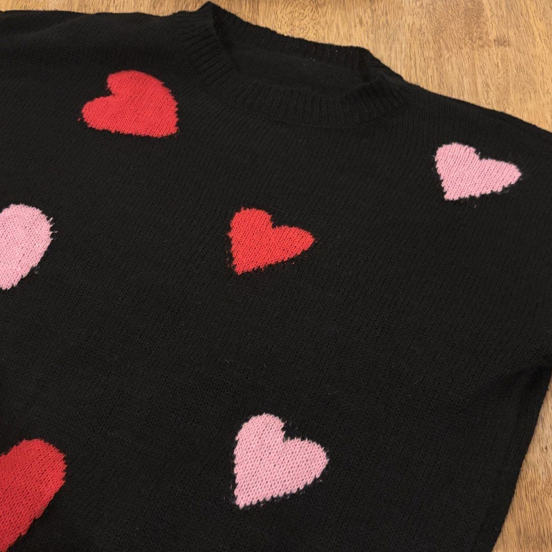 Shein Heart Long Sleeve (Category: Longsleeves) located in Marikina City. Submitted by holymollyz (Listing ID 1461981408, Image 3). Description: .