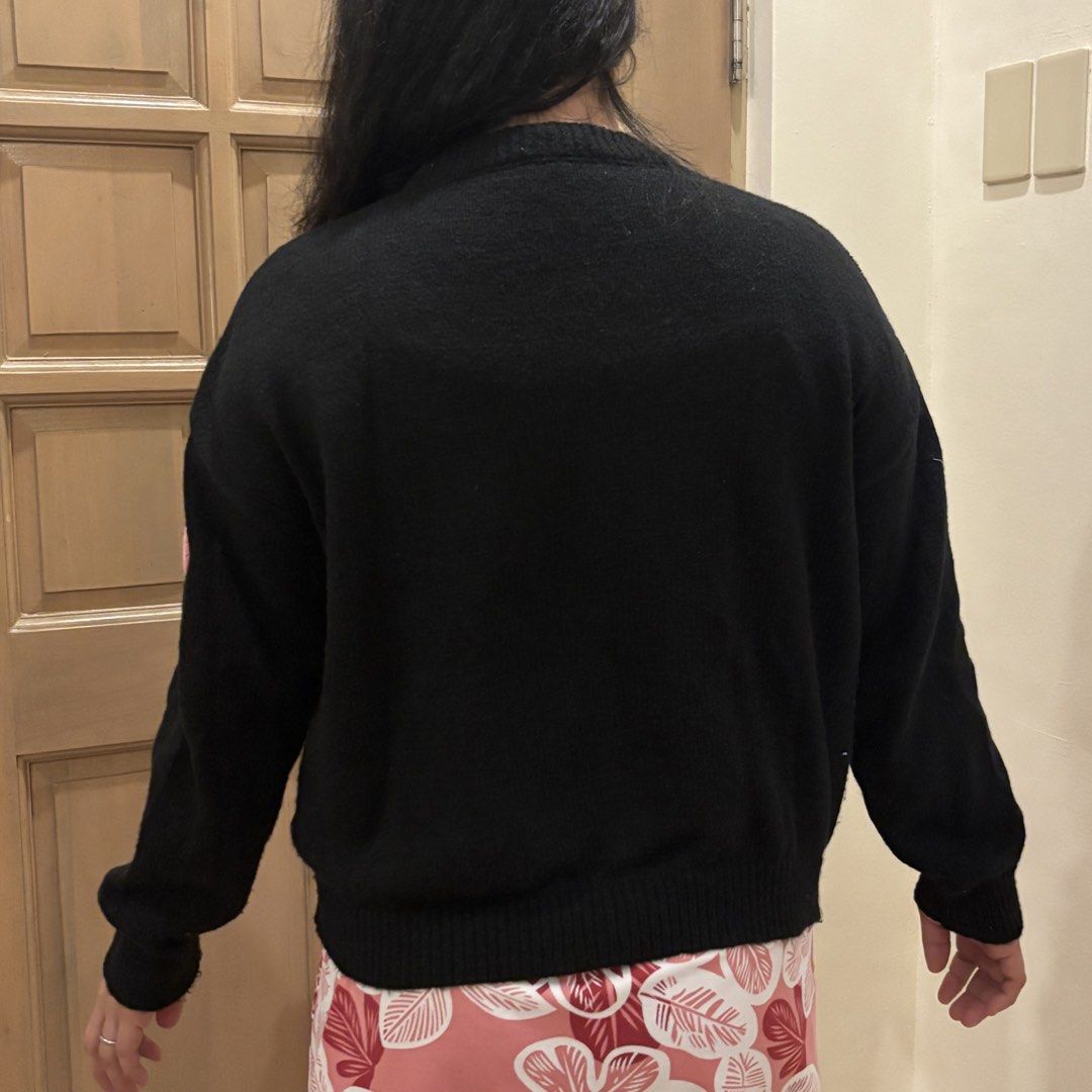 Shein Heart Long Sleeve (Category: Longsleeves) located in Marikina City. Submitted by holymollyz (Listing ID 1461981408, Image 2). Description: .