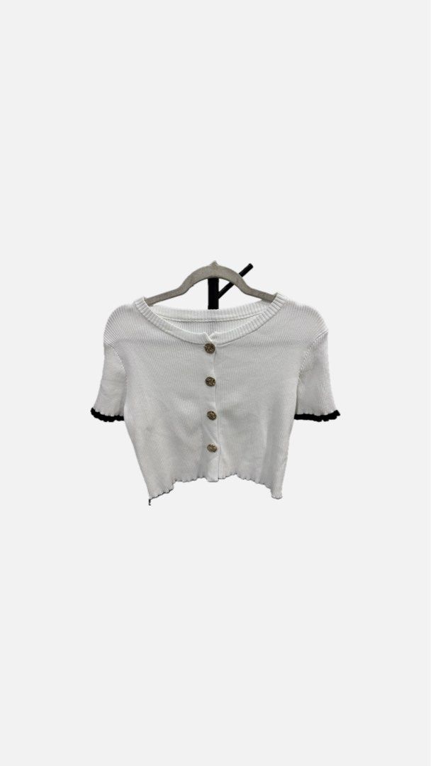 SHEIN Knit Top Black and White - S (Category: Blouses) located in Davao. Submitted by weargels (Listing ID 1461853829, Image 1). Description: .