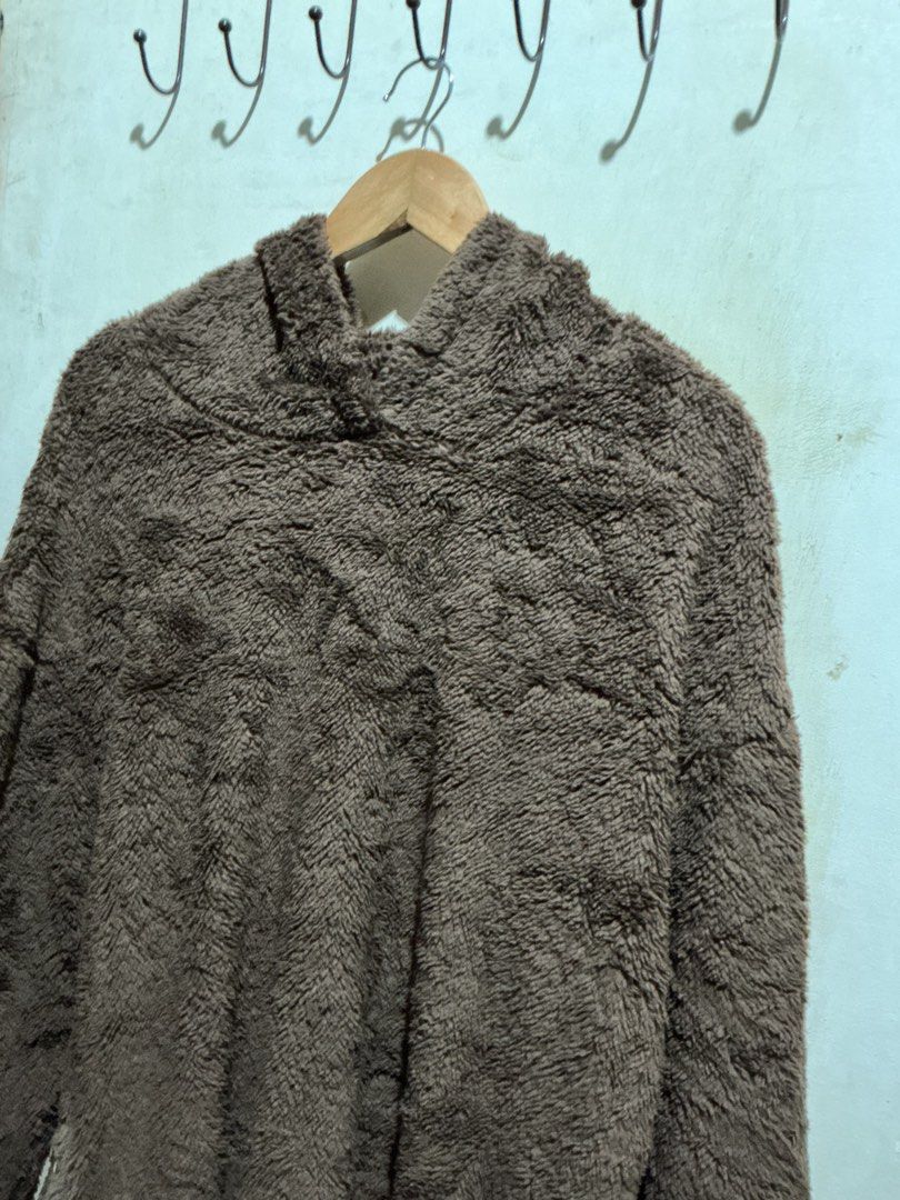 SHEIN TEDDY HOODIE SWEATER (Category: Coats, Jackets and Outerwear) located in Dagupan City. Submitted by trendies_collection (Listing ID 1462004992, Image 2). Description: Brand new with pouch Xl on tag, fits large up to 2xl No issue.
