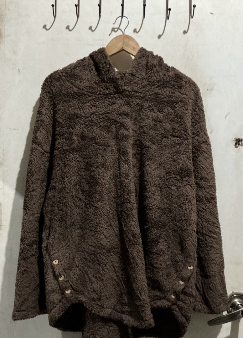 SHEIN TEDDY HOODIE SWEATER (Category: Coats, Jackets and Outerwear) located in Dagupan City. Submitted by trendies_collection (Listing ID 1462004992, Image 1). Description: Brand new with pouch Xl on tag, fits large up to 2xl No issue.