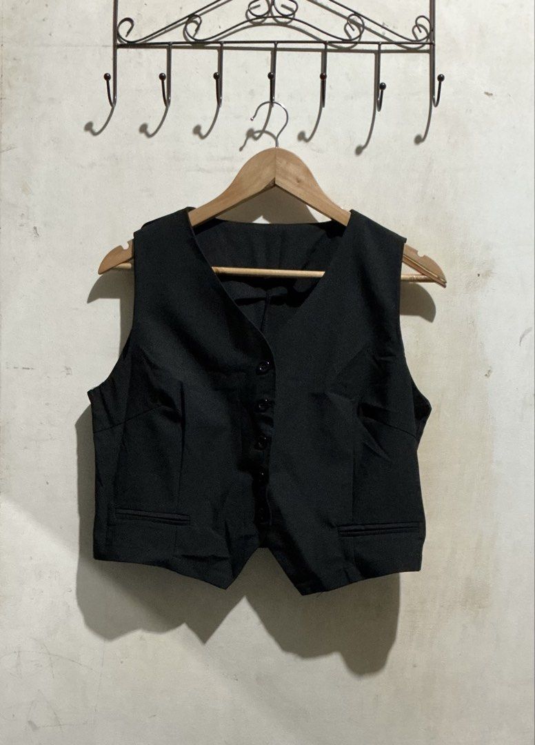 SHEIN X DAZY SEMI CROP VEST TOP (Category: Others Tops) located in Dagupan City. Submitted by trendies_collection (Listing ID 1462014834, Image 1). Description: Brand new with pouch Xl on tag, best fit large Need wash, na stock na kasi.
