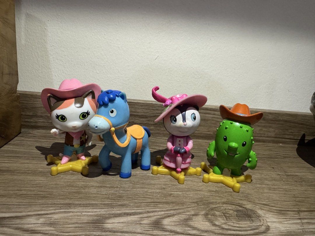 Sheriff Callie Wild West Figures Set (Category: Figurines & Statues) located in Quezon City. Submitted by kcapi (Listing ID 1461930140, Image 1). Description: - Set of 4 adorable toy figures - Includes : Sheriff Callie, Sparky, Priscilla Skunk and Toby - Ideal for toy collectors or imaginative play.