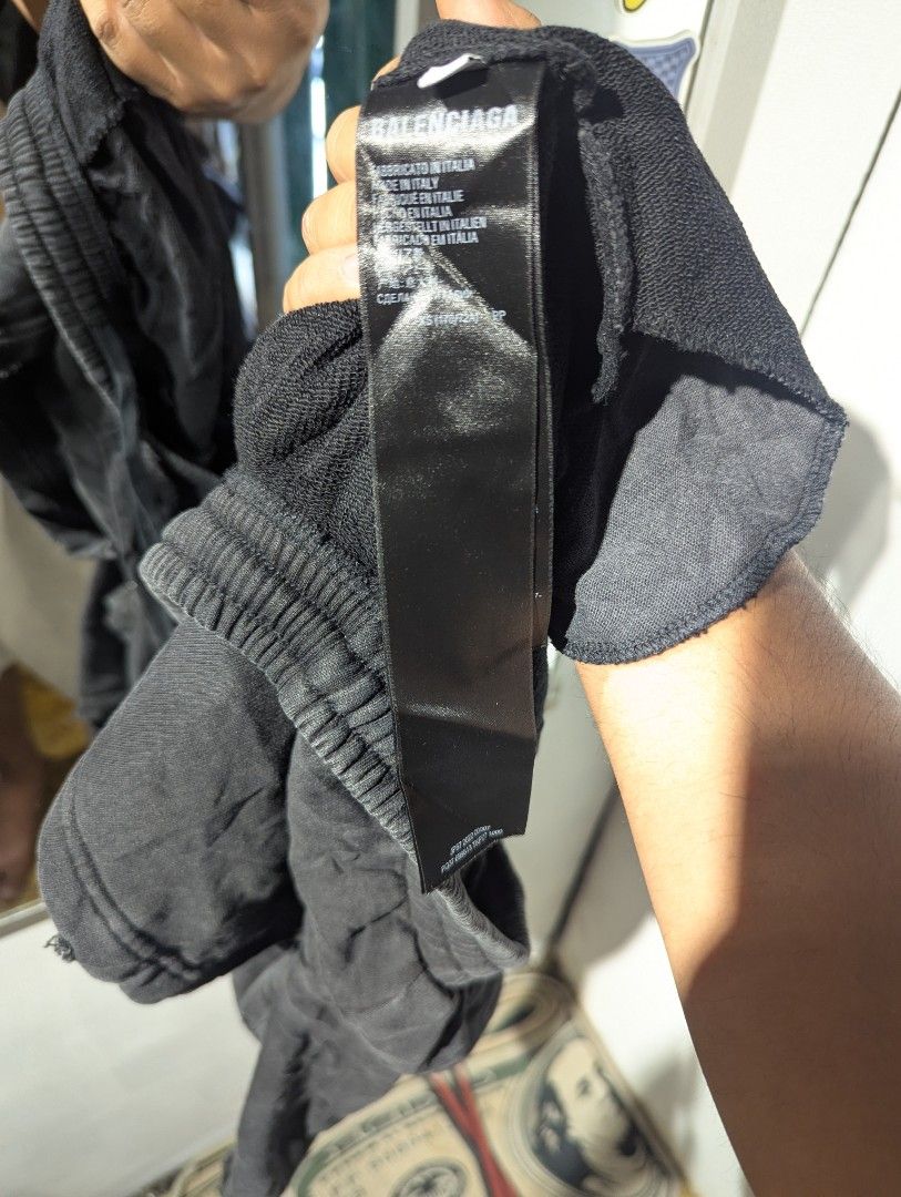 Short Balenciaga (Category: Shorts) located in Mabalacat. Submitted by samberr1827 (Listing ID 1461984663, Image 3). Description: .