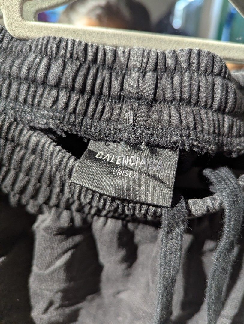 Short Balenciaga (Category: Shorts) located in Mabalacat. Submitted by samberr1827 (Listing ID 1461984663, Image 2). Description: .