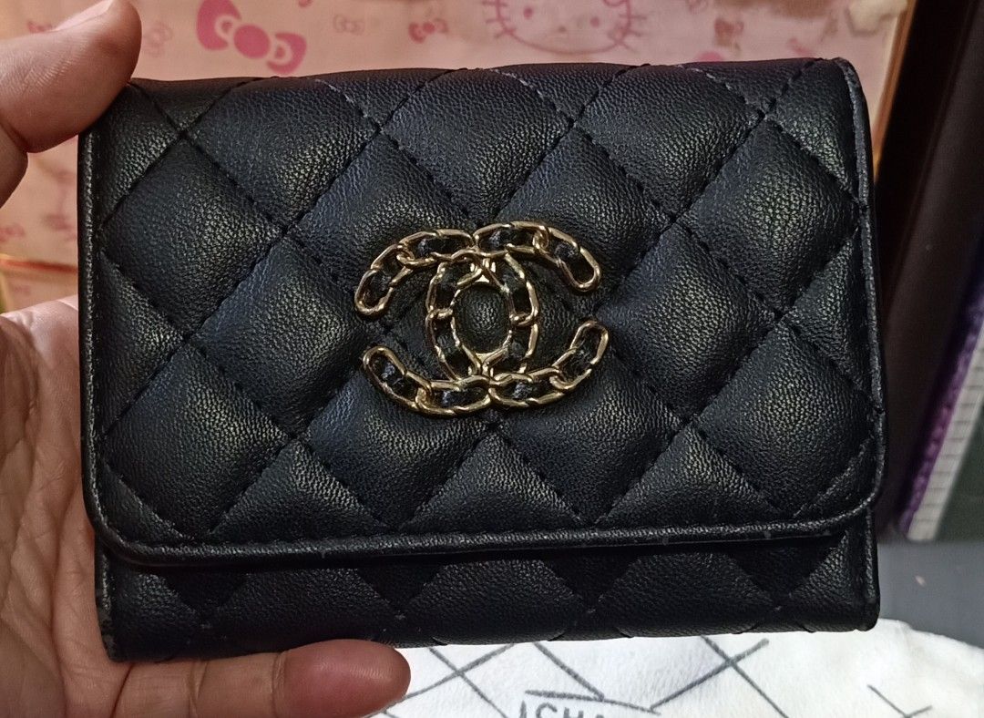 Short wallet (Category: Wallets & Card holders) located in General Trias. Submitted by murayta (Listing ID 1461902890, Image 2). Description: signs of usage lng po halos d halata wala po syang lagayan ng paper bills meet up Sunnybrook Robinsons pala pala sm dasma mangahan Waltermart mode of payment gcash maya bank transfer courier j&t thankyou.