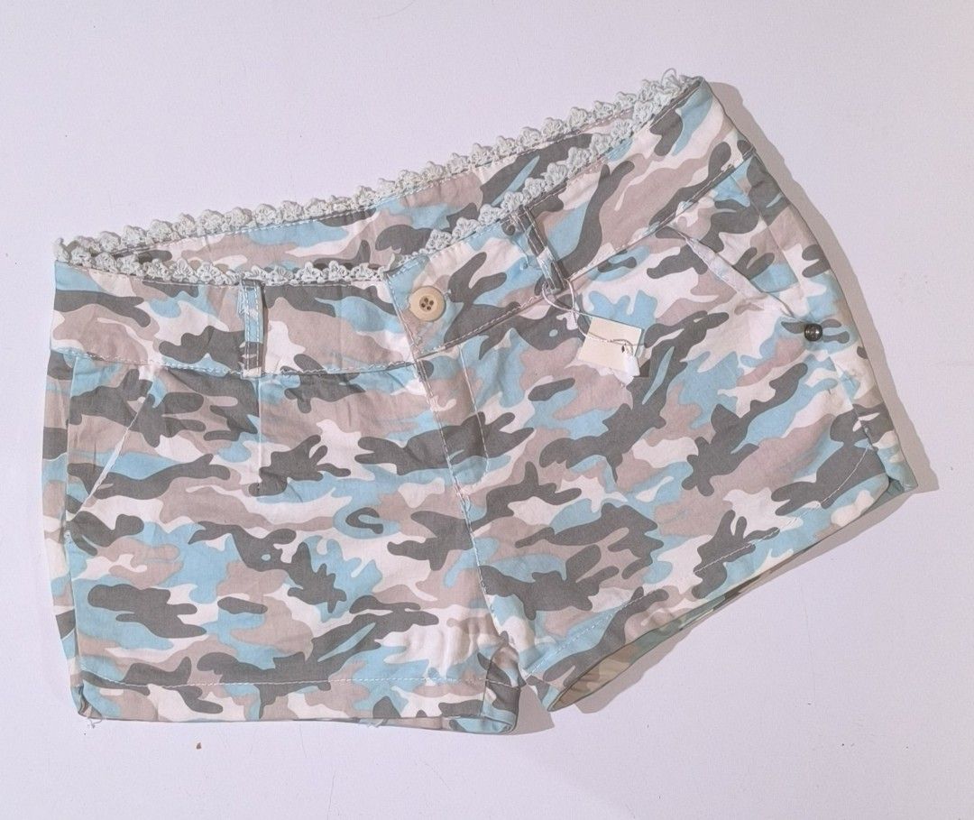 shorts (Category: Shorts) located in Manila. Submitted by ri_ca_purse_selection (Listing ID 1462030591, Image 2). Description: - Vemmer Italy shorts - Bold graffiti print with vibrant colors and text - White base color - Cuffed hem - Unique statement piece for an edgy, casual look.