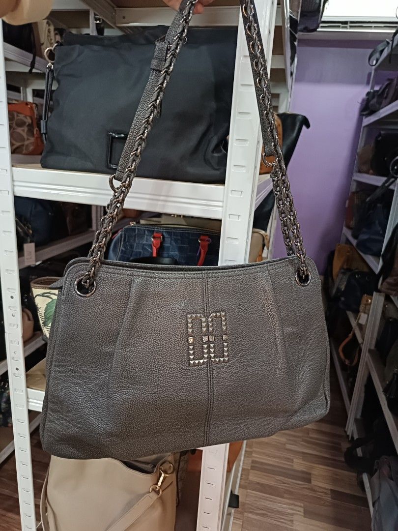 SHOULDER BAG (Category: Shoulder Bags) located in Taguig. Submitted by shop.etherealph (Listing ID 1461888615, Image 1). Description: Selling PRE-LOVED BRANDED BAGS ‎Sourced From Korea! ‎📌Minimal to NO sign of usage ‎📌Original ‎📌lower price ♨️‎OFFER YOUR PRICE! ‎Delivery via Lala for same day ‎J&T for outside metro manila.