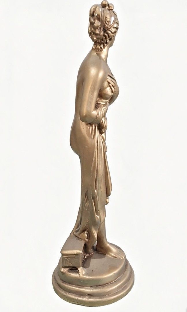 Shy Venus Figurine (Category: Other Home Decor) located in Bulacan. Submitted by gjeen (Listing ID 1461827201, Image 2). Description: *made of resin *with chips on the head, please check picture for reference.