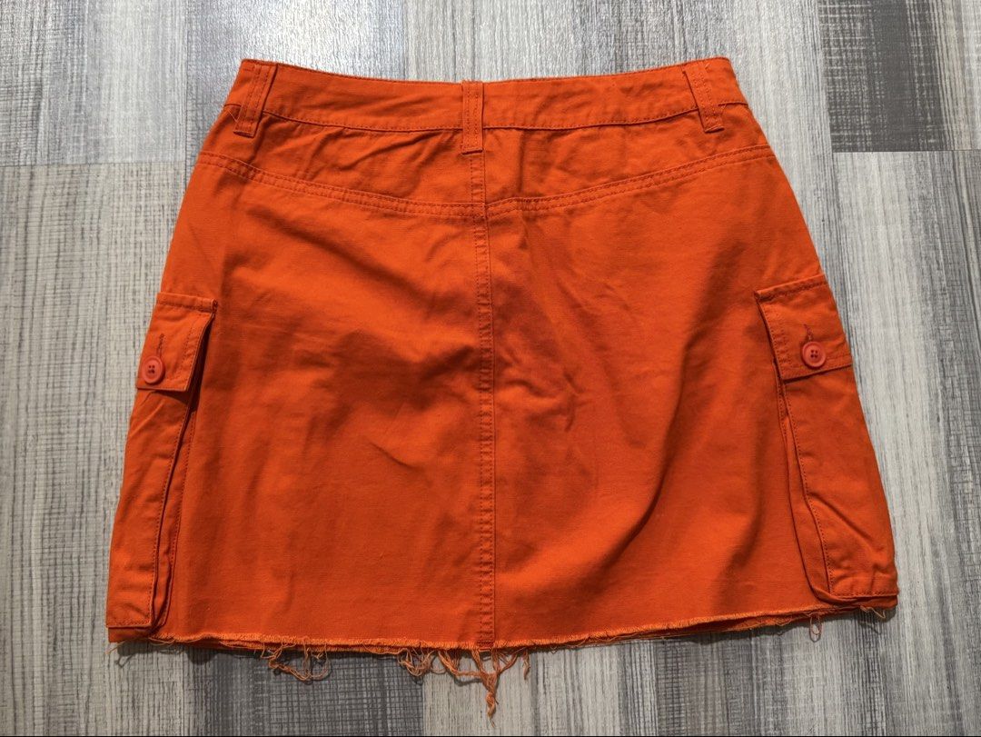 Signature 8 Cargo Skirt Orange (Category: Skirts) located in Orani. Submitted by iveecrz (Listing ID 1461833780, Image 2). Description: Size 27-28inch.