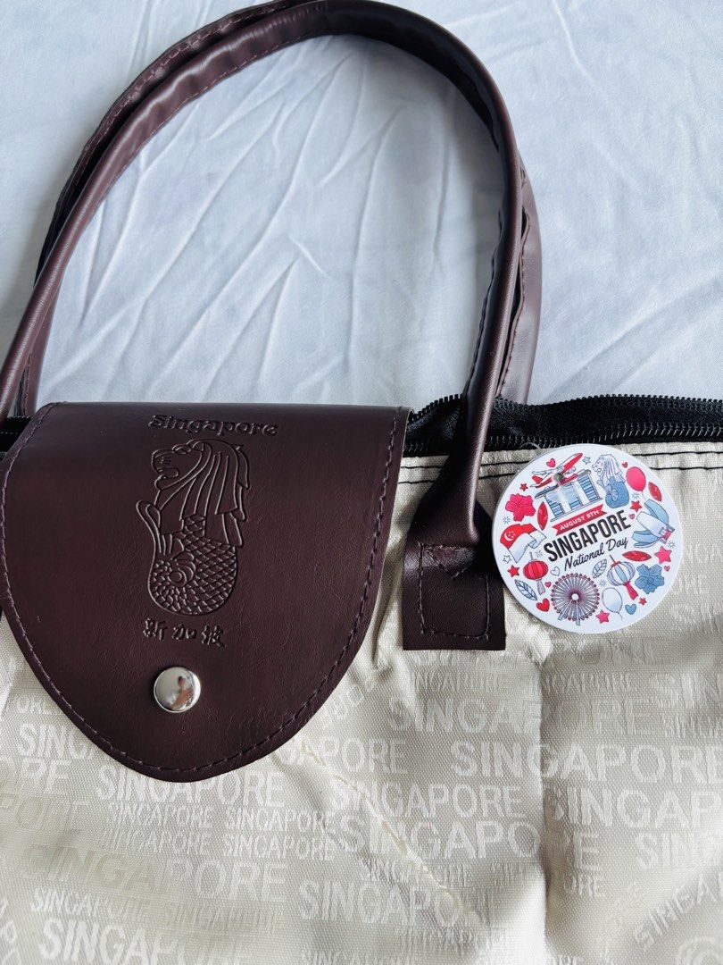 Singapore Themed Tote Bag (Category: Tote Bags) located in Makati City. Submitted by argelenfau89191 (Listing ID 1461844487, Image 3). Description: Still new and unused. Such a perfect bag for getaways and travel! ✈️.