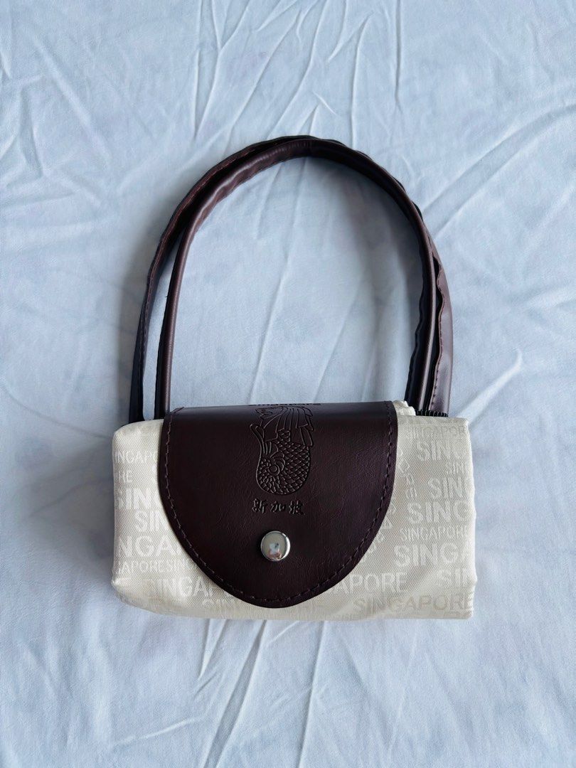 Singapore Themed Tote Bag (Category: Tote Bags) located in Makati City. Submitted by argelenfau89191 (Listing ID 1461844487, Image 1). Description: Still new and unused. Such a perfect bag for getaways and travel! ✈️.