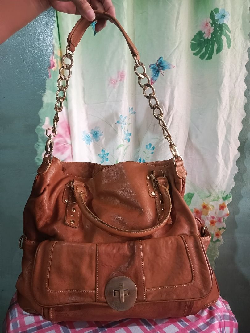 Sisley Brown Leather Chain Strap Shoulder Bag (Category: Shoulder Bags) located in Caloocan City. Submitted by janeeh_007 (Listing ID 1461872409, Image 1). Description: - Brand: Sisley - Material: Brown Leather - Strap: Chain strap - Closure: Magnetic snap - Interior Pockets: 1 zippered pocket, 1 slip pocket - Features: Spacious, perfect for everyday use.