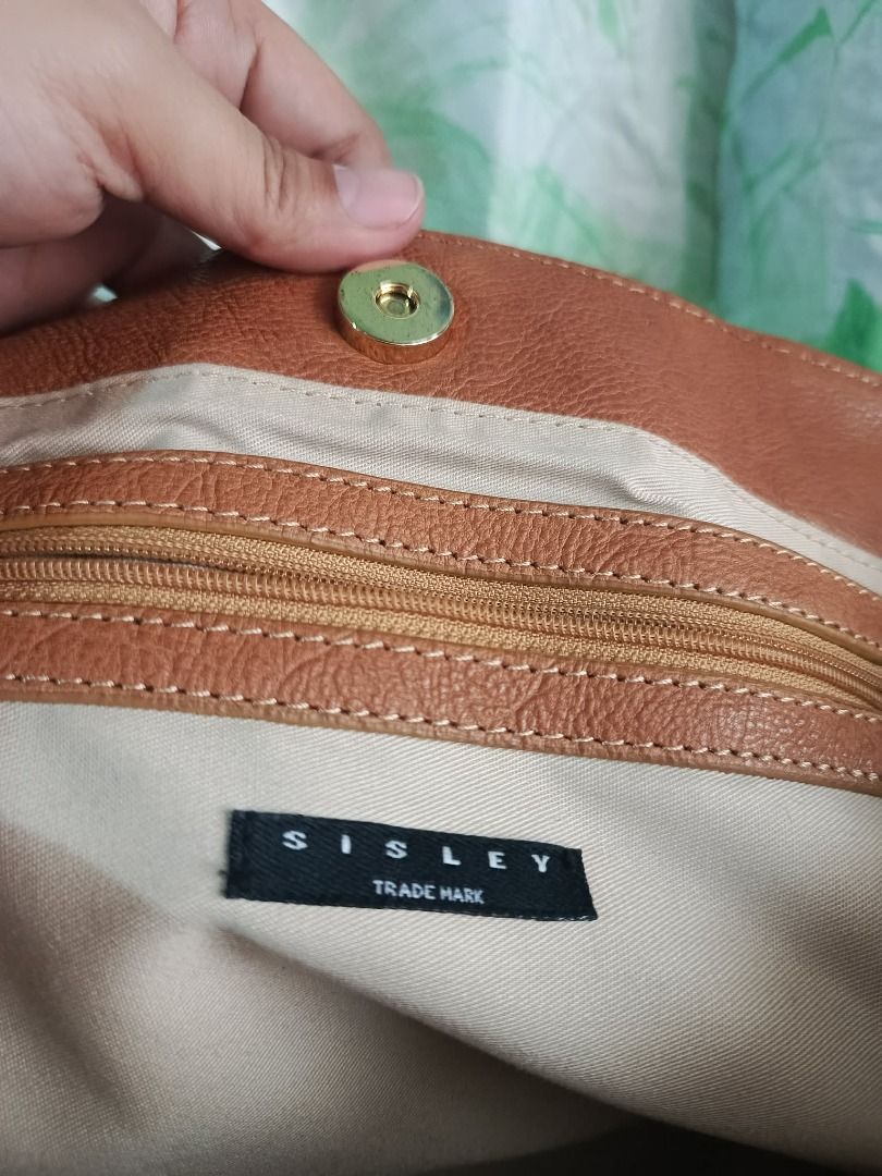 Sisley Brown Leather Chain Strap Shoulder Bag (Category: Shoulder Bags) located in Caloocan City. Submitted by janeeh_007 (Listing ID 1461872409, Image 3). Description: - Brand: Sisley - Material: Brown Leather - Strap: Chain strap - Closure: Magnetic snap - Interior Pockets: 1 zippered pocket, 1 slip pocket - Features: Spacious, perfect for everyday use.