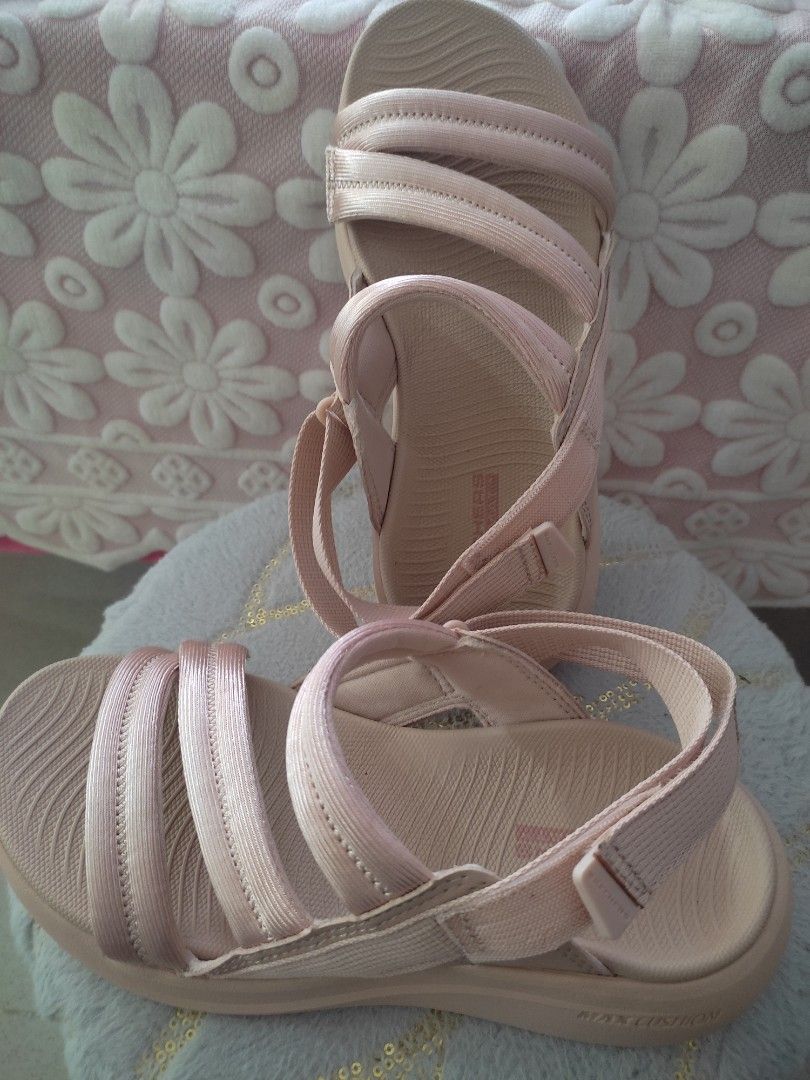 Skechers (Category: Flats & Sandals) located in Pasay City. Submitted by mirabrie (Listing ID 1461800053, Image 3). Description: - new, never used, no damage - Skechers Max Cushion.
