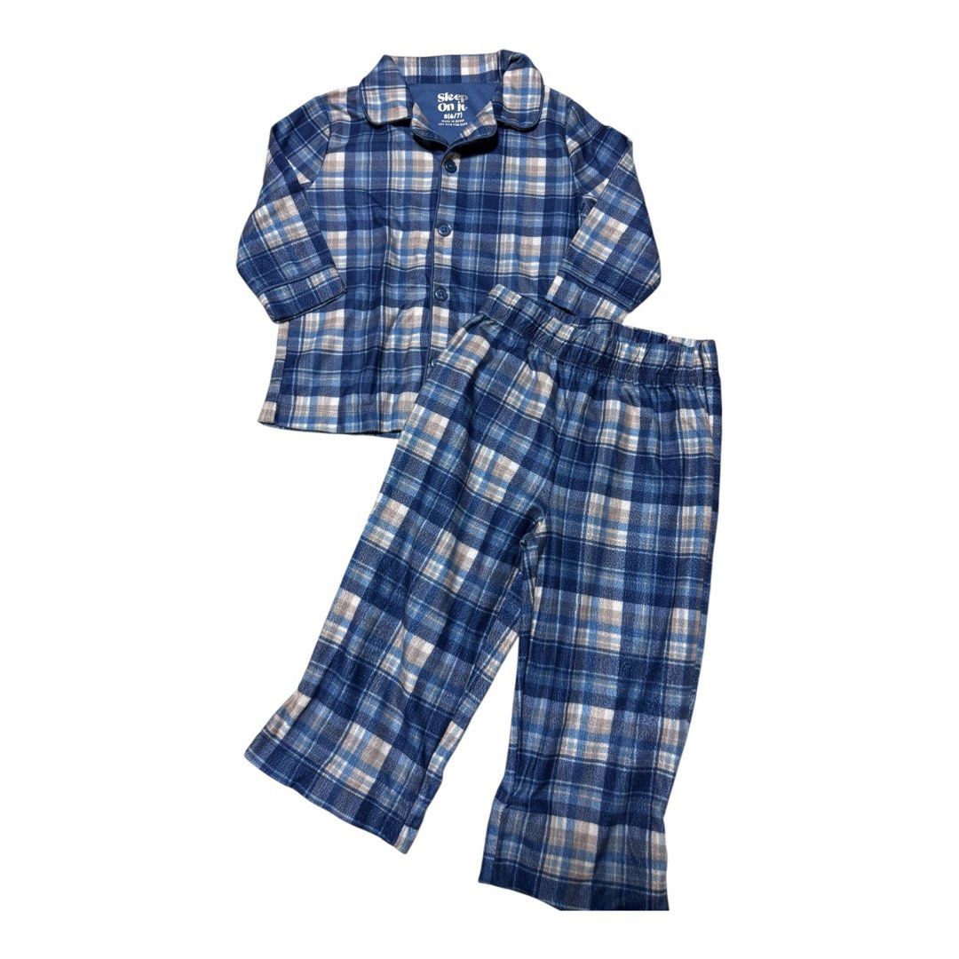 Sleep on it pajama set toddler (Category: Babies & Kids Fashion) located in Lipa City. Submitted by lifestyled (Listing ID 1461851427, Image 2). Description: Sleep on it pajama set toddler Size 6-7 Top-Aa- 15” L- 17.5” Bottom- W-10” L-22..5” (garterized waist) Color rate 8/10 💯 Authentic.