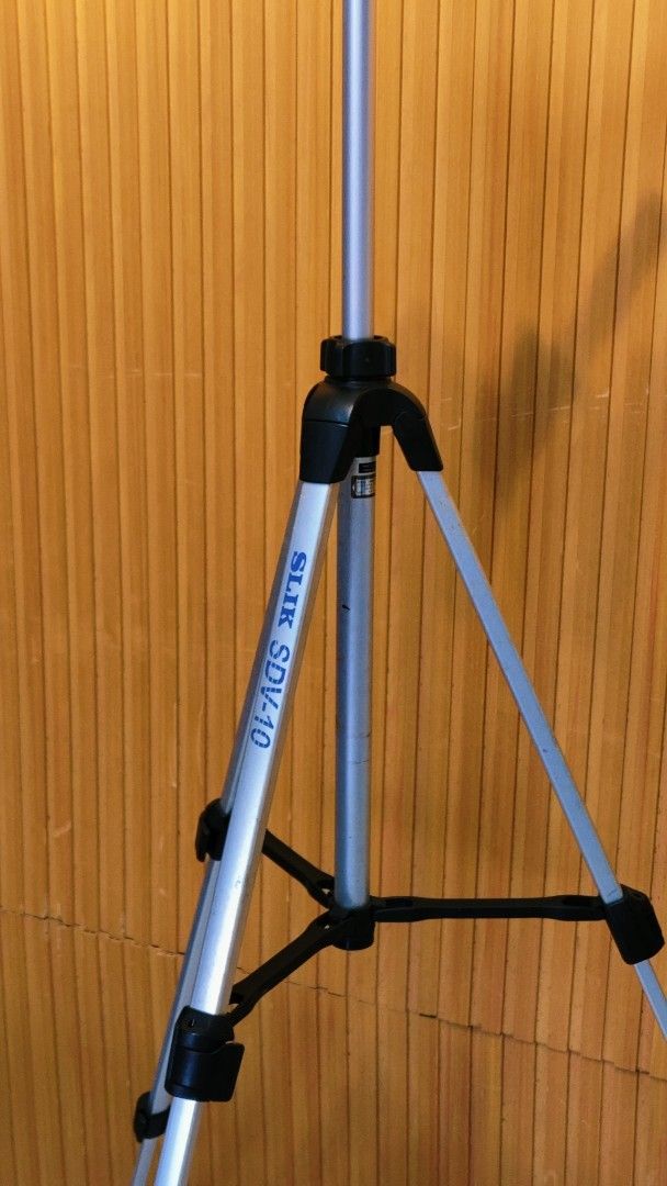 SLIK SDV-10 Tripod (Category: Tripods & Monopods) located in Bulacan. Submitted by babz30261 (Listing ID 1461917412, Image 2). Description: - SLIK SDV-10 Tripod - Lightweight and portable design - Suitable for both cameras and smartphones - Easy to set up and adjust height - Sturdy build for stability - Ideal for photography and videography needs.
