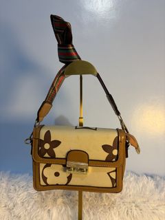 (Category: ) located in . Submitted by zahar_modern_thrift_bags001 (Listing ID 1461985929, Image 1). Description: .