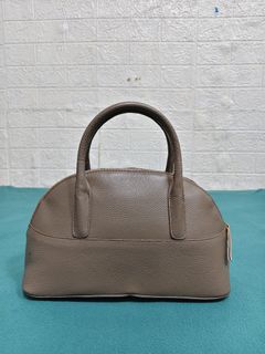 (Category: ) located in . Submitted by charliecatvintagebags (Listing ID 1461818937, Image 1). Description: .